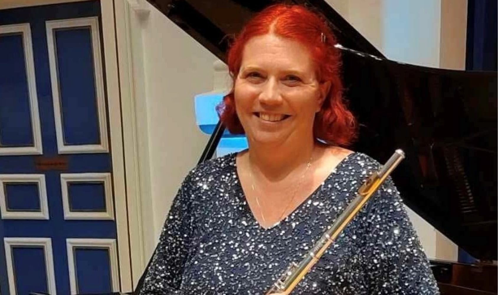Headshot of Jen with her flute.